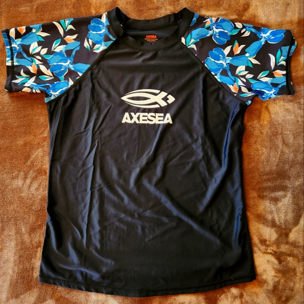 AXESEA Short Sleeve UPF 50 Rash Guard Top